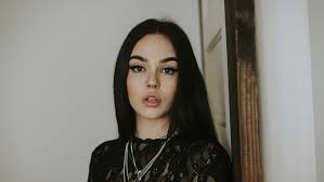 How tall is Maggie Lindemann?